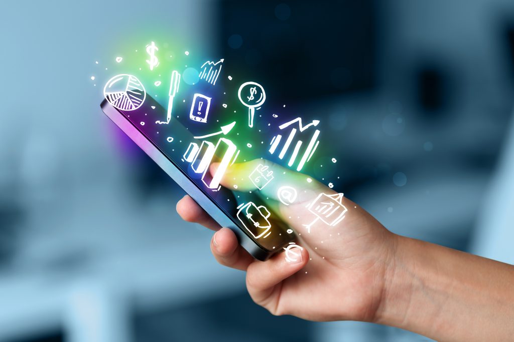 Teléfono inteligente con indicadores digitales de tecnología y negocios